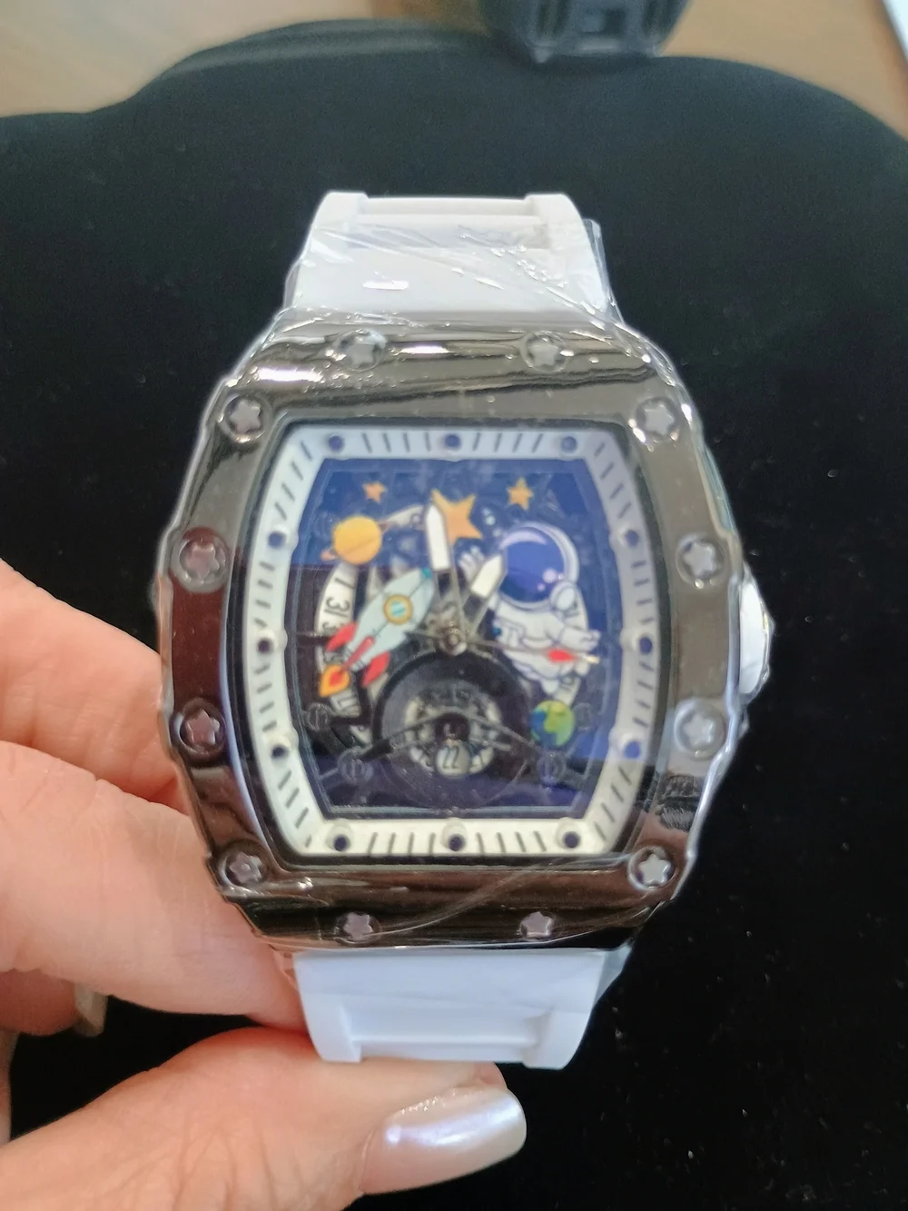 White Space-Themed Casual Large Watch with Astronaut Dial